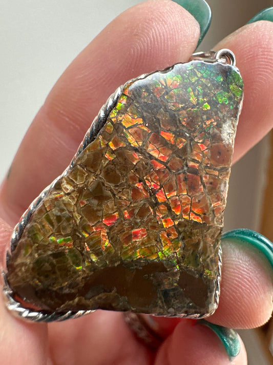 Ammolite pendant, in silver