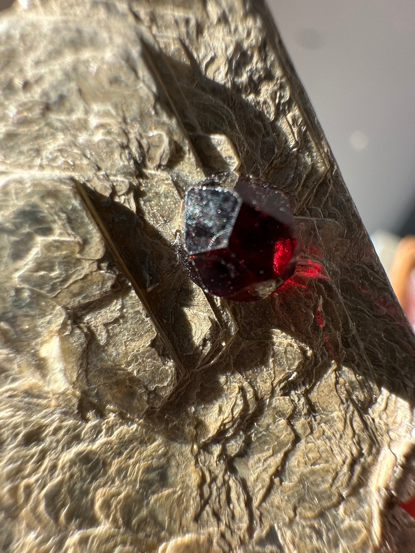 Garnet (Spessartine) on Muscovite, Pakistan