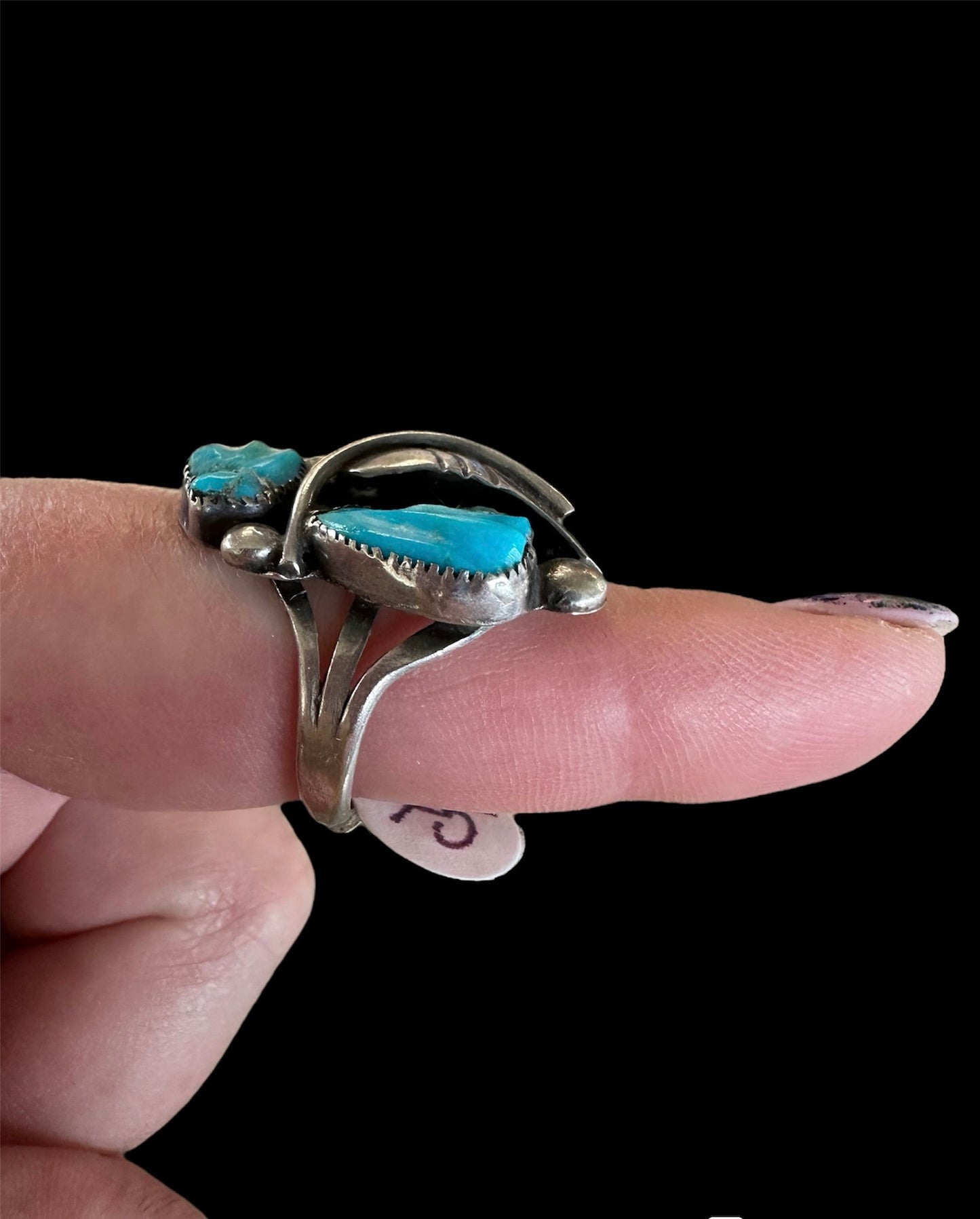 Vintage artisan-made Turquoise ring. set with silver leaves. sz. 8