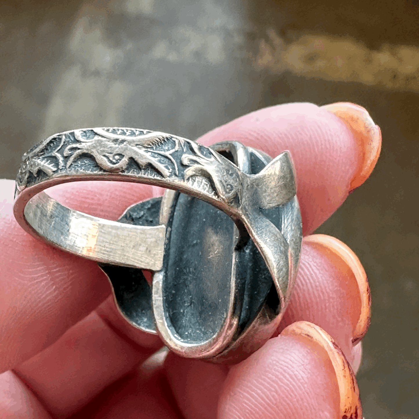 Goldstone set in fanciful floral stamped silver band sz. 7.5