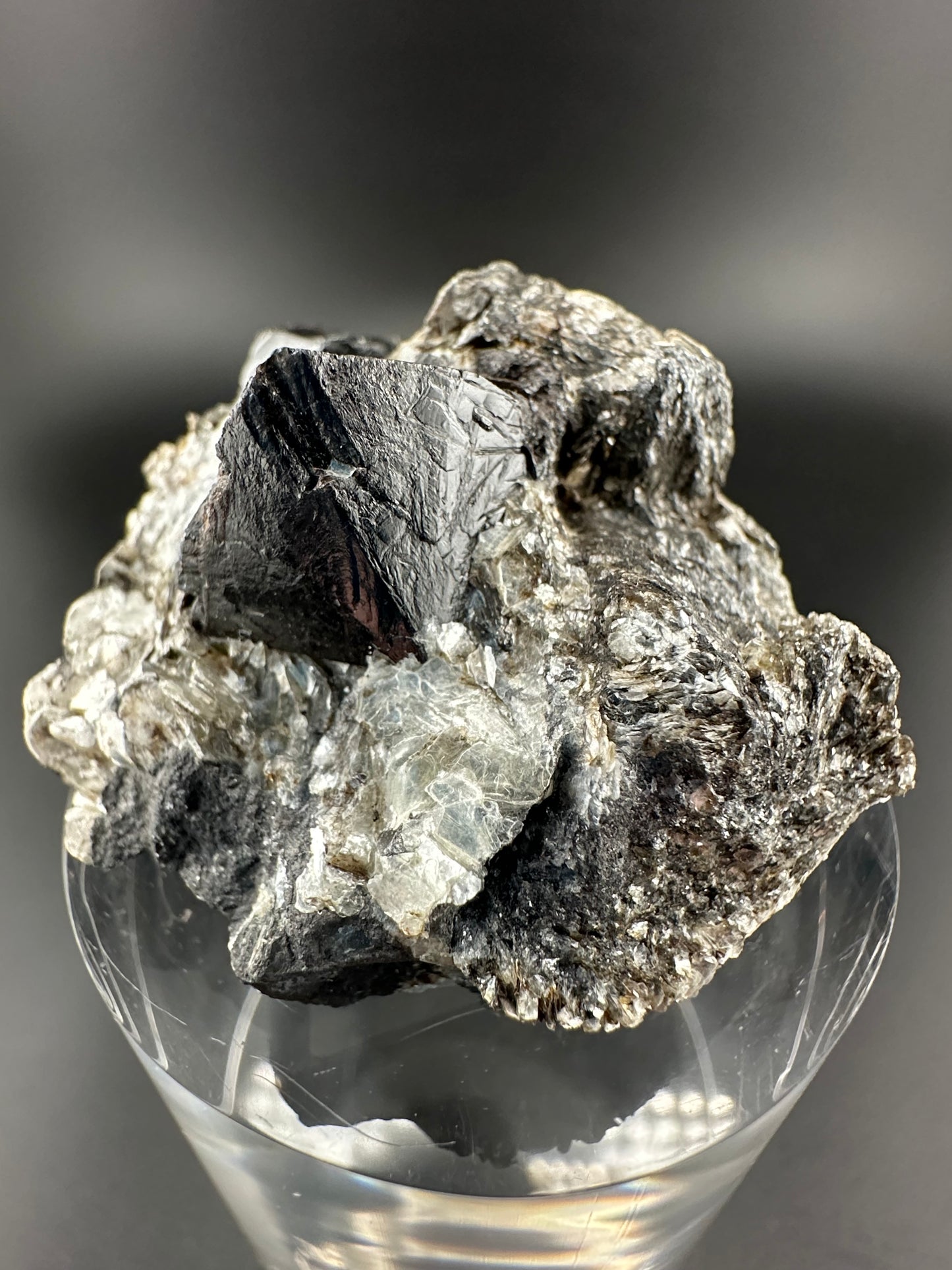 Cassiterite on Muscovite, Sichuan