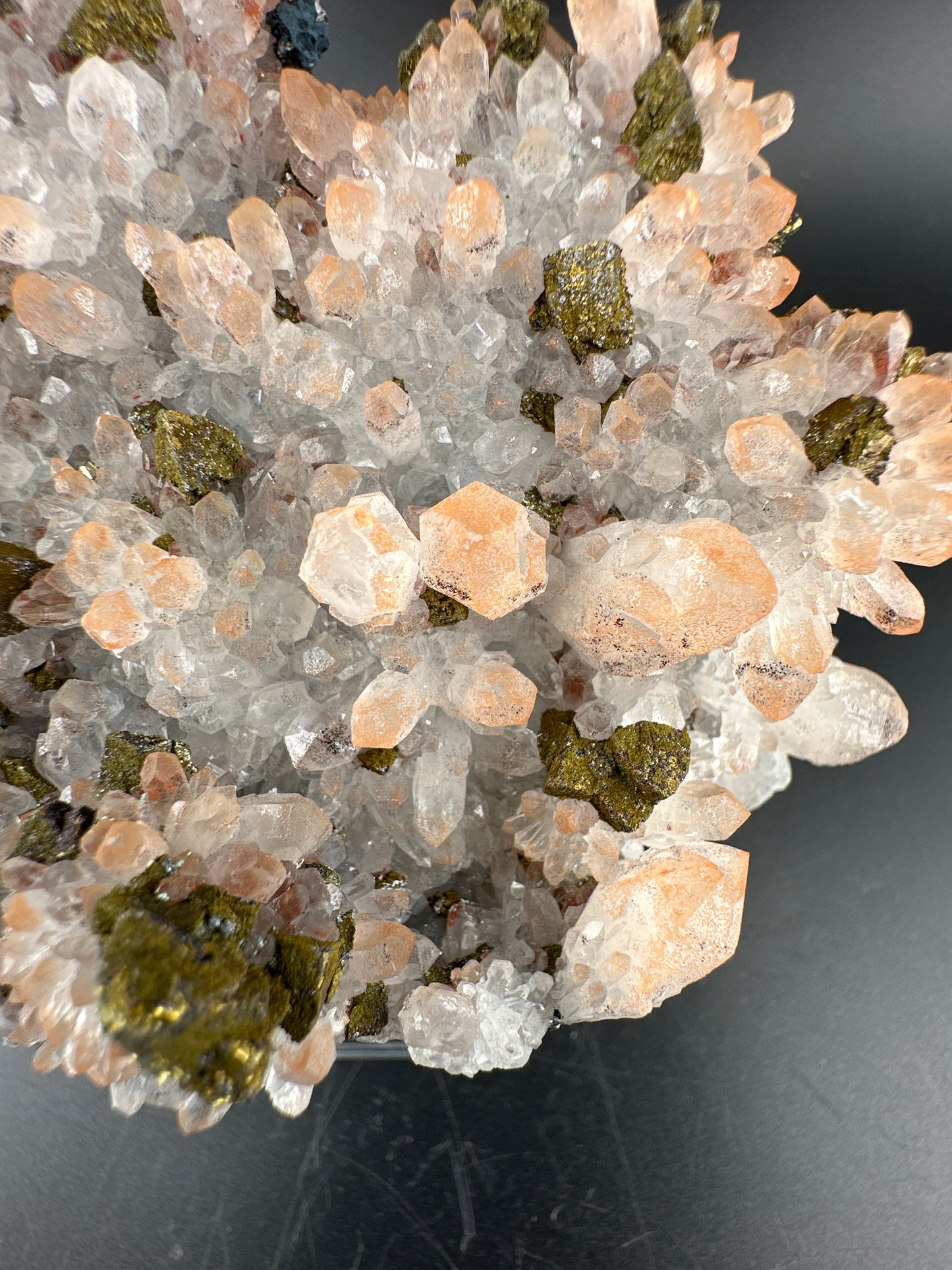 Hematite-included Quartz from Jiangxi, China