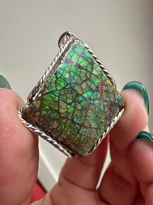 Ammolite pendant, in silver
