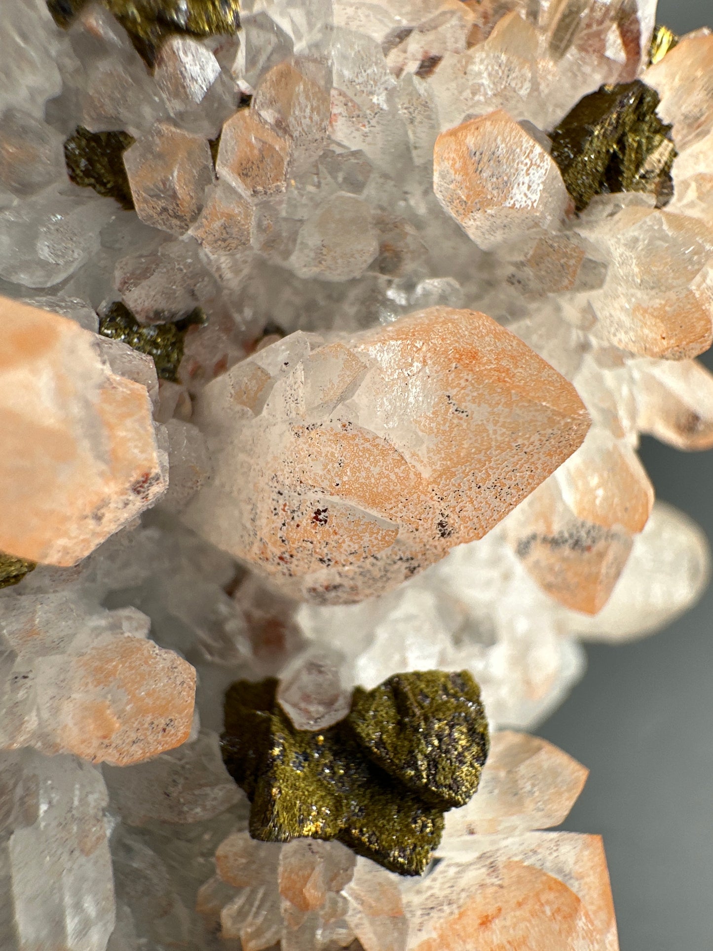 Hematite-included Quartz from Jiangxi, China