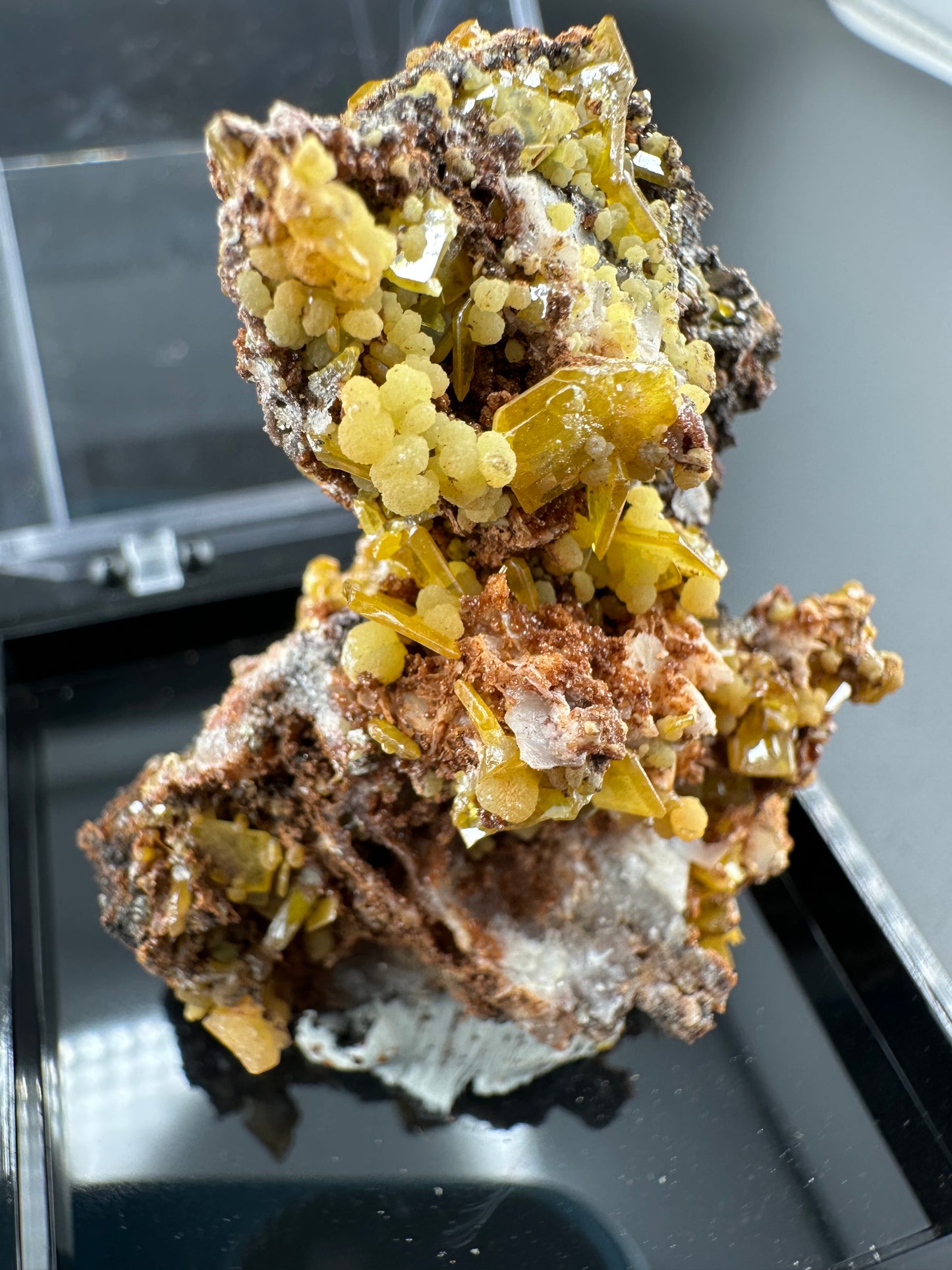 Wulfenite & uv-reactive Mimetite, La Morita Mine, Mexico