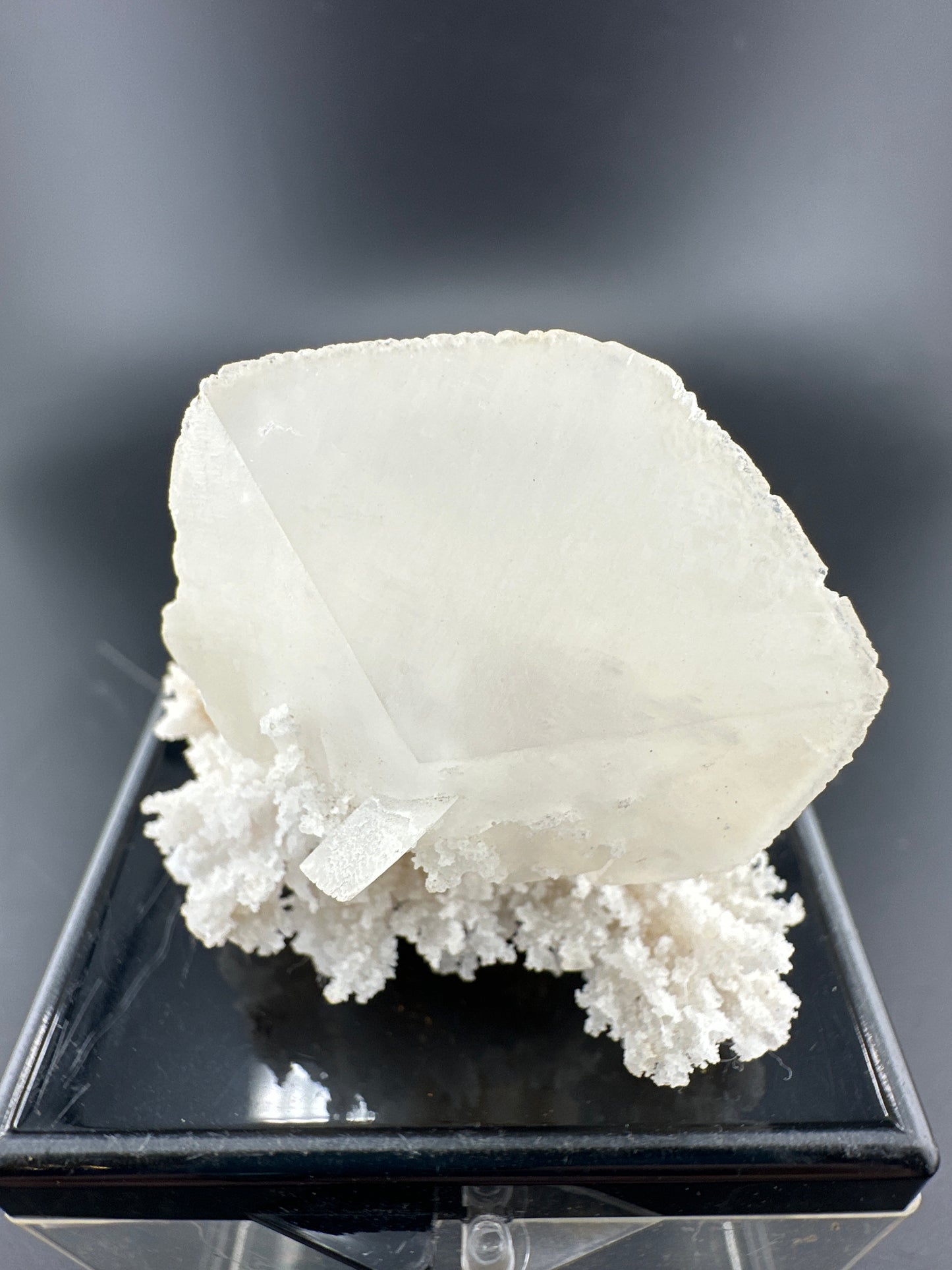 rhombohedral Calcite on Aragonite, Cadman Quarry, Washington, USA