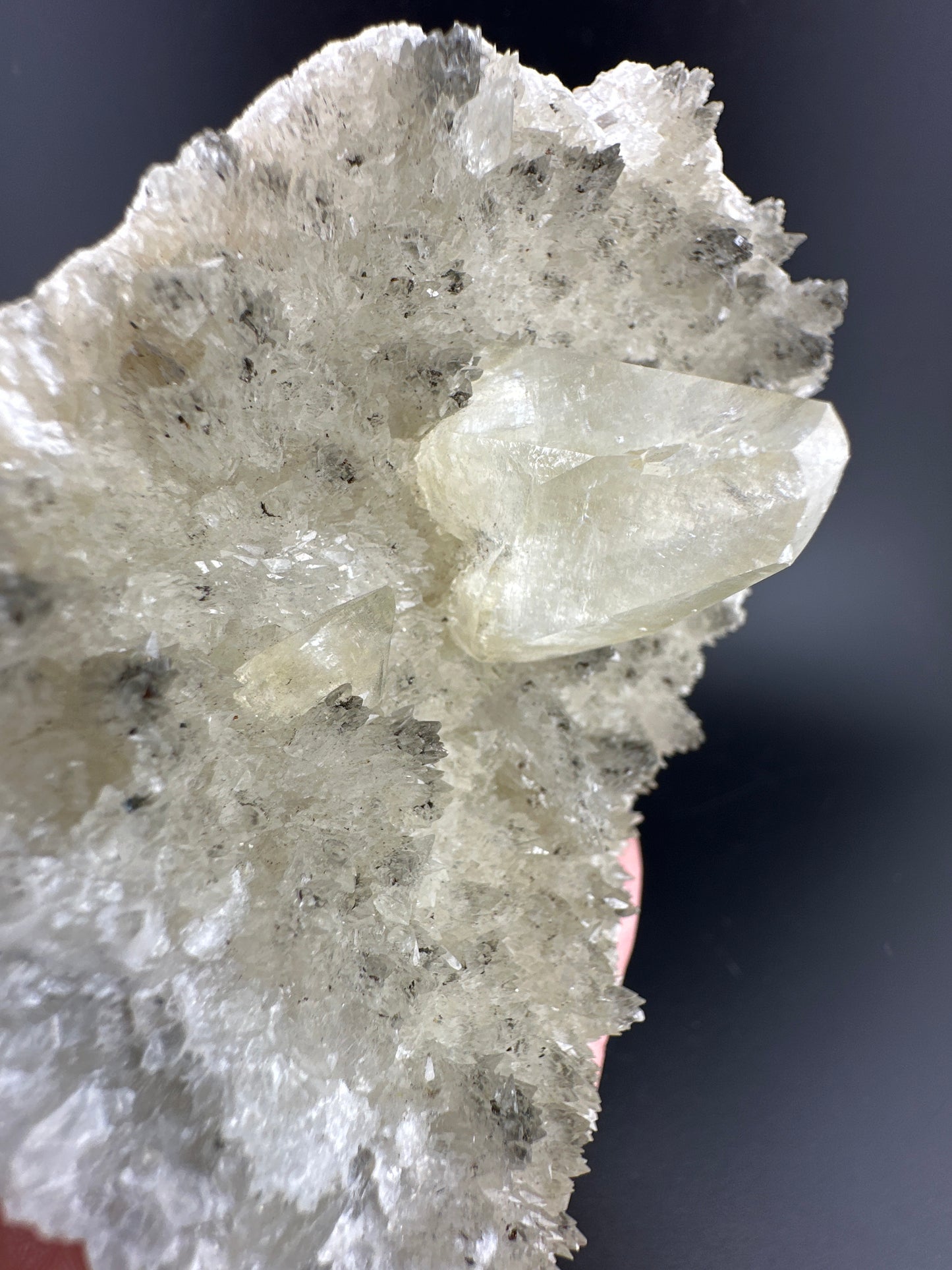 Chalcopyrite-included Calcite; UV reactive. Guangdong, China.