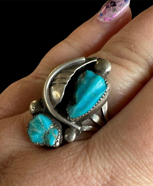 Vintage artisan-made Turquoise ring. set with silver leaves. sz. 8