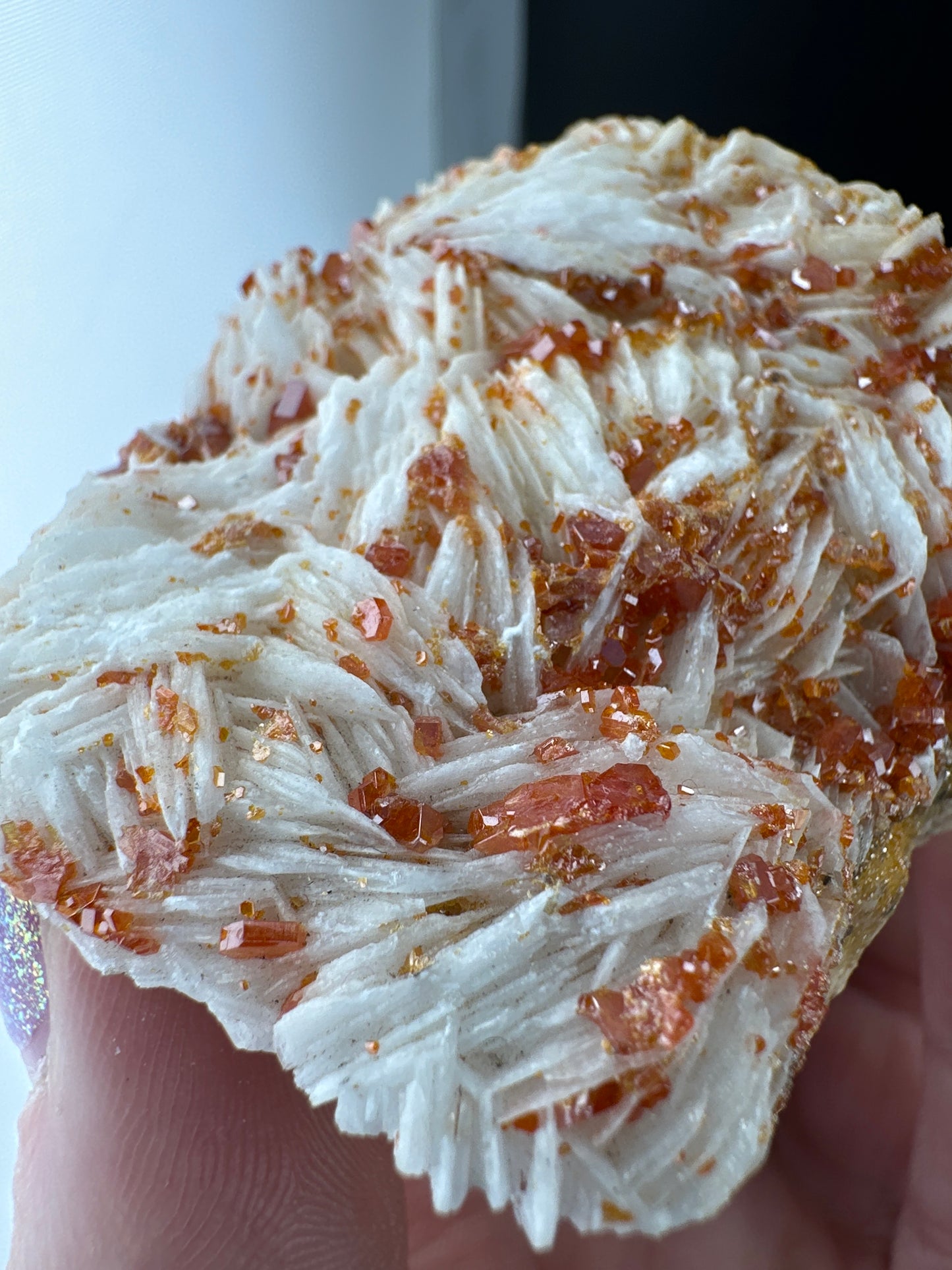 Vanadinite on Baryte