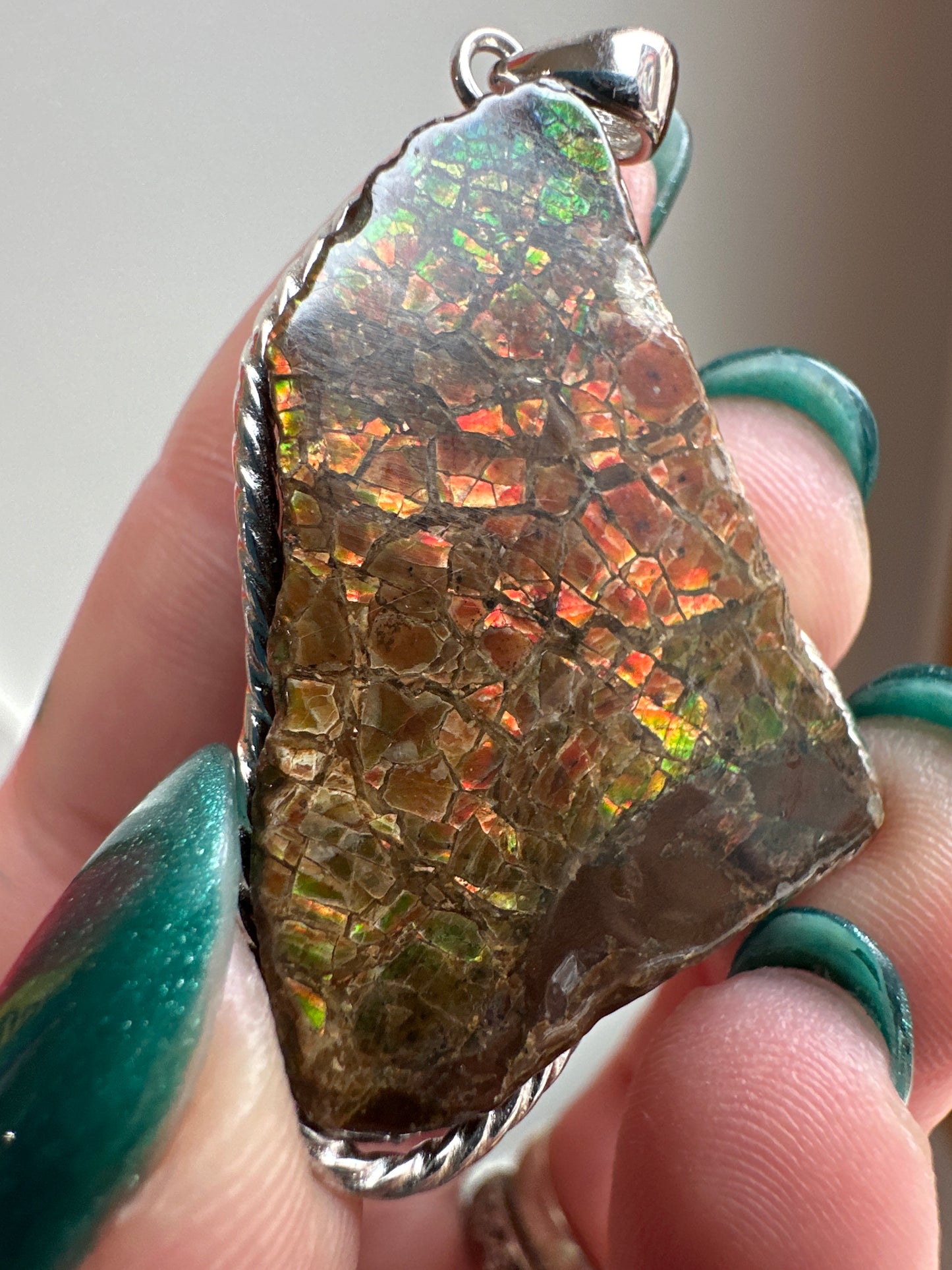 Ammolite pendant, in silver