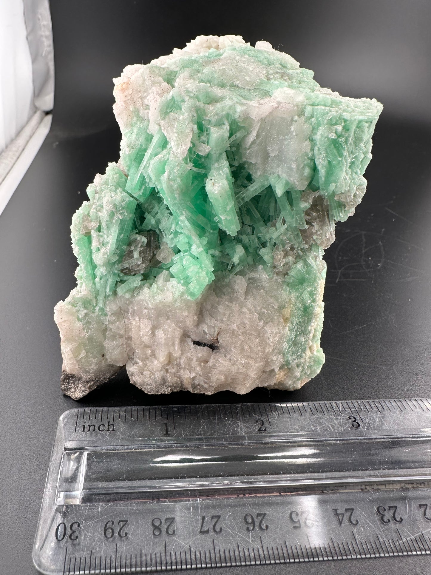 Emerald in Quartz Matrix, Yunnan