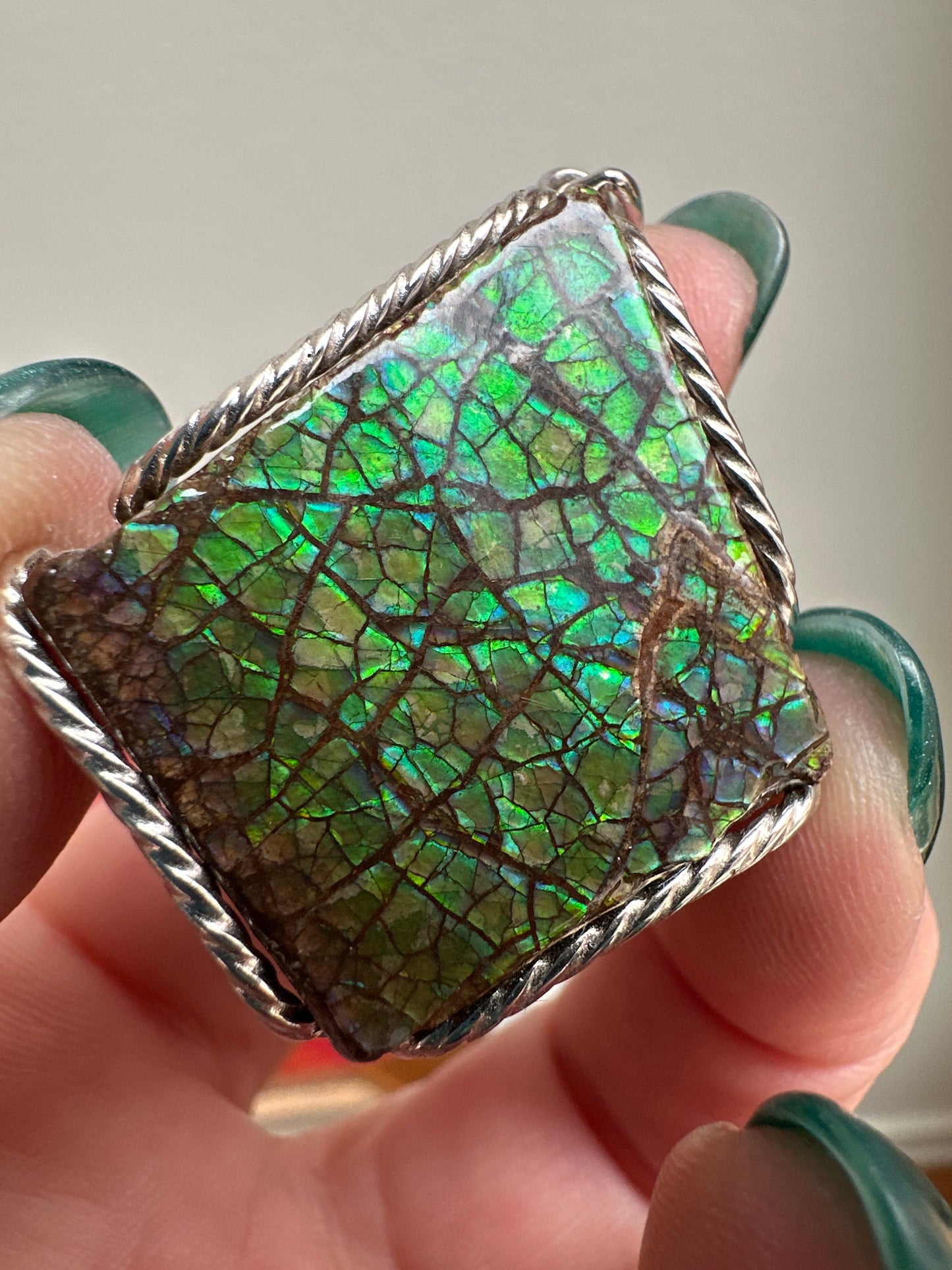 Ammolite pendant, in silver