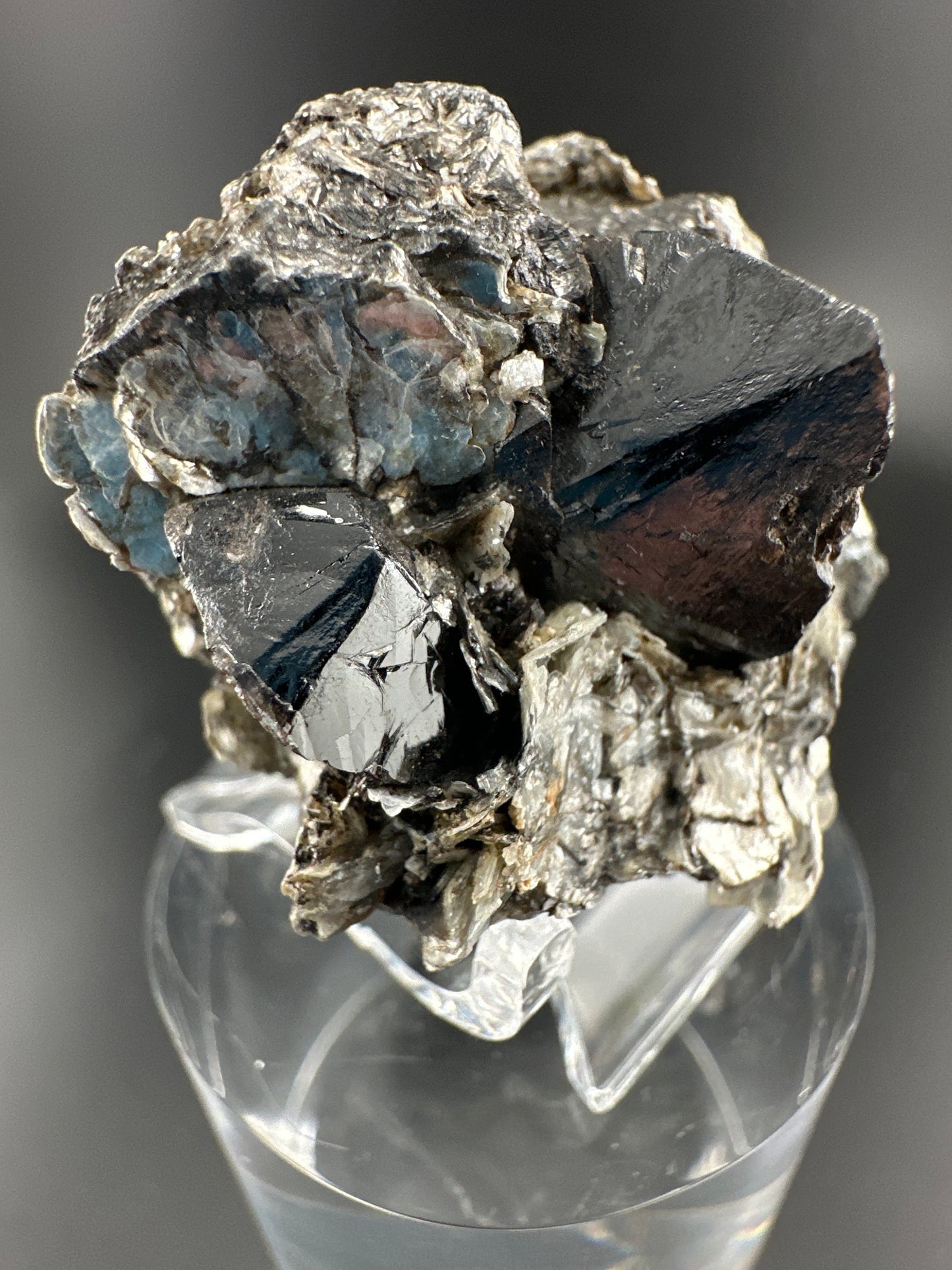 Cassiterite on Muscovite, Sichuan