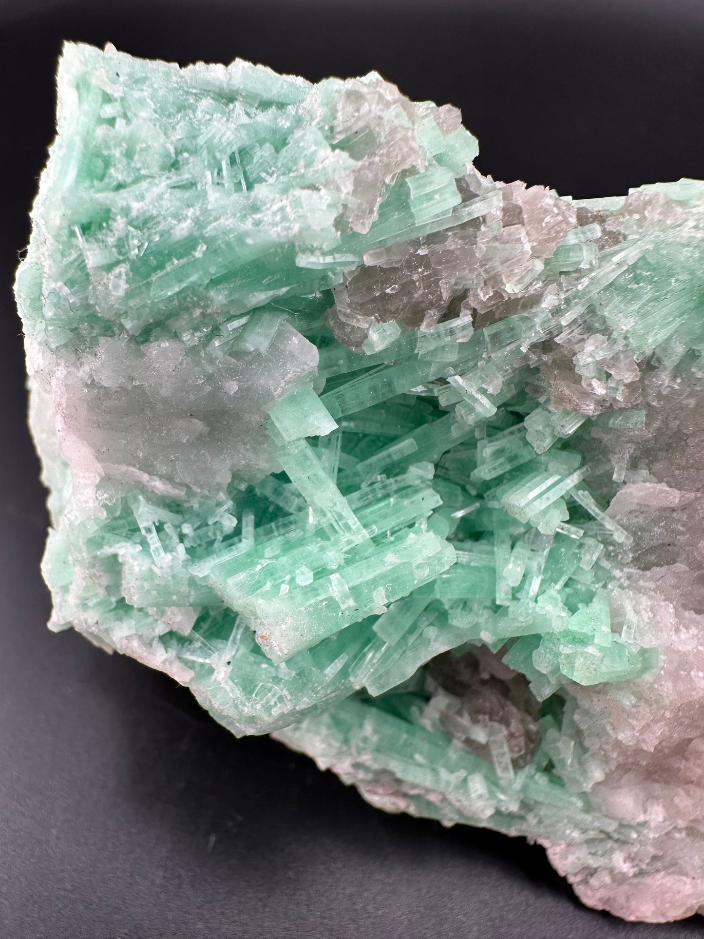 Emerald in Quartz Matrix, Yunnan