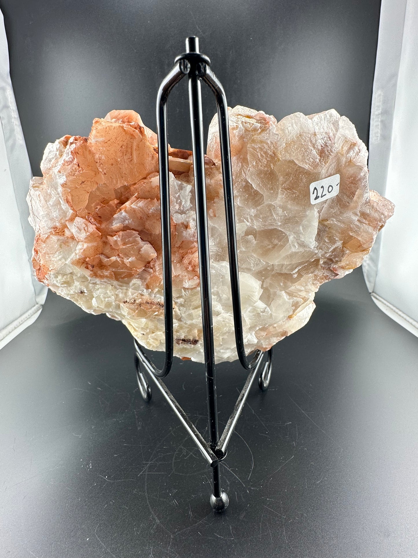 large cubic calcite cluster “heart” from Daye, Hubei, China