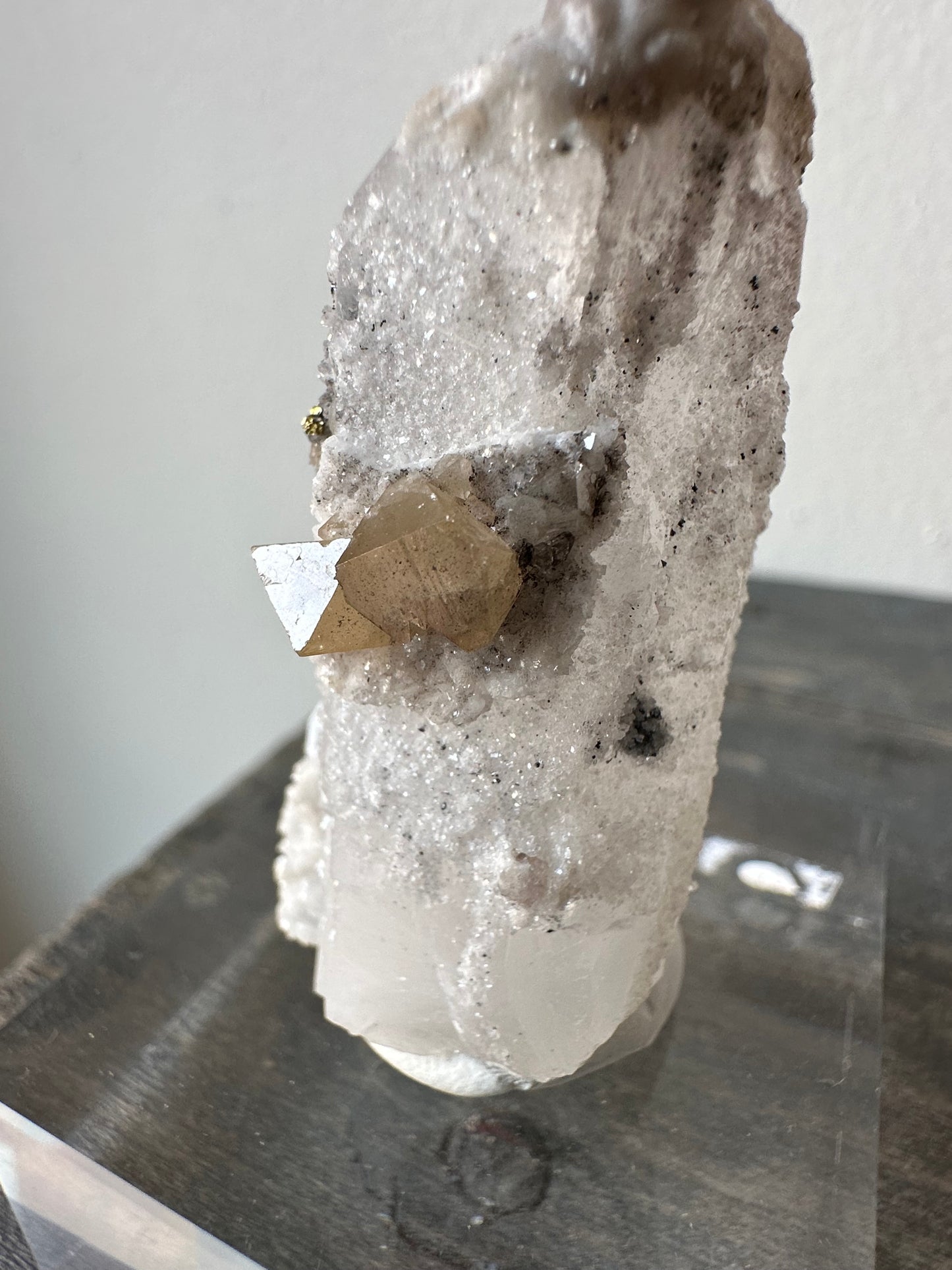 Scheelite on Quartz, YGX