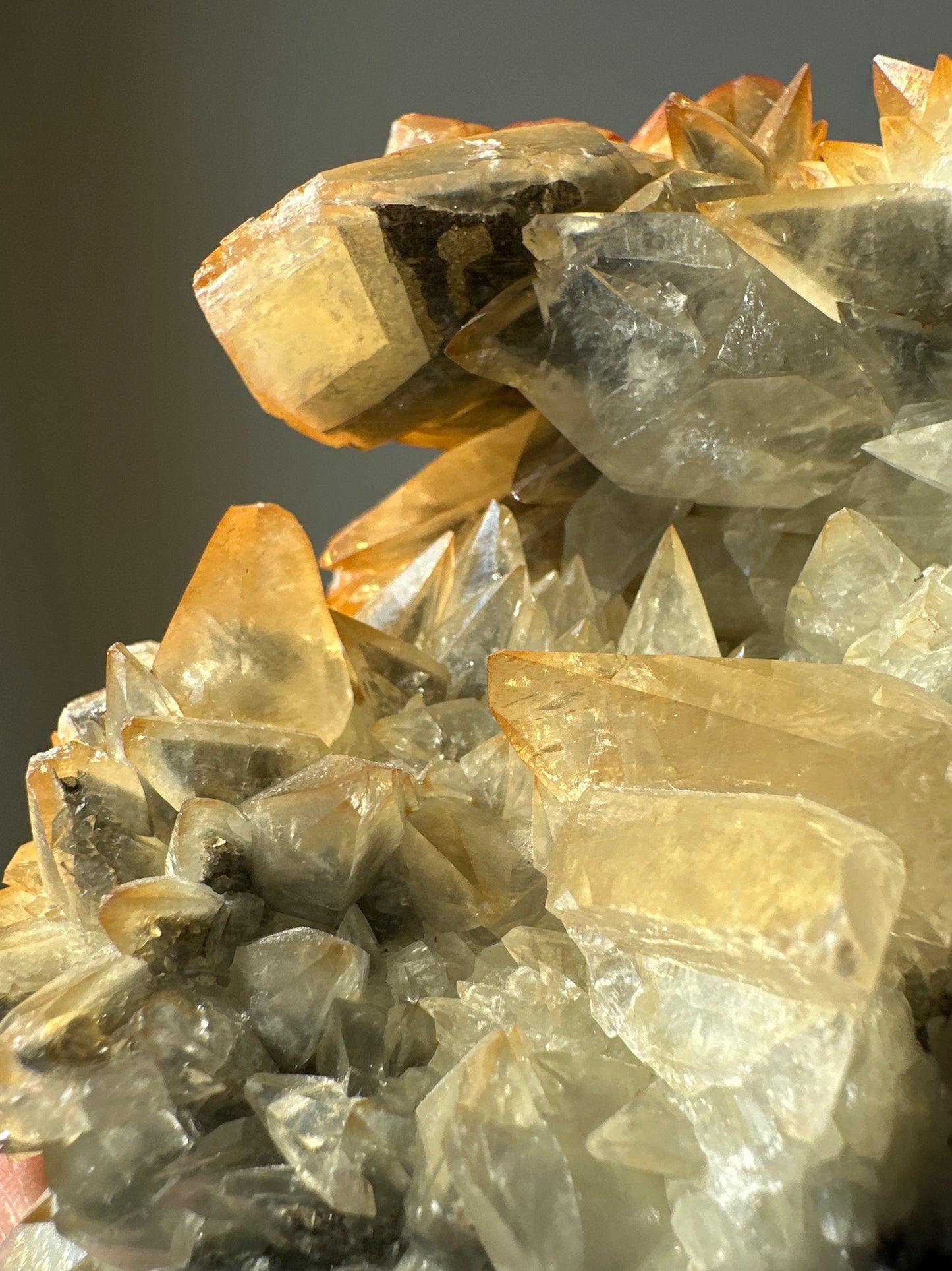 dogtooth calcite w/phantoms, Hubei, China