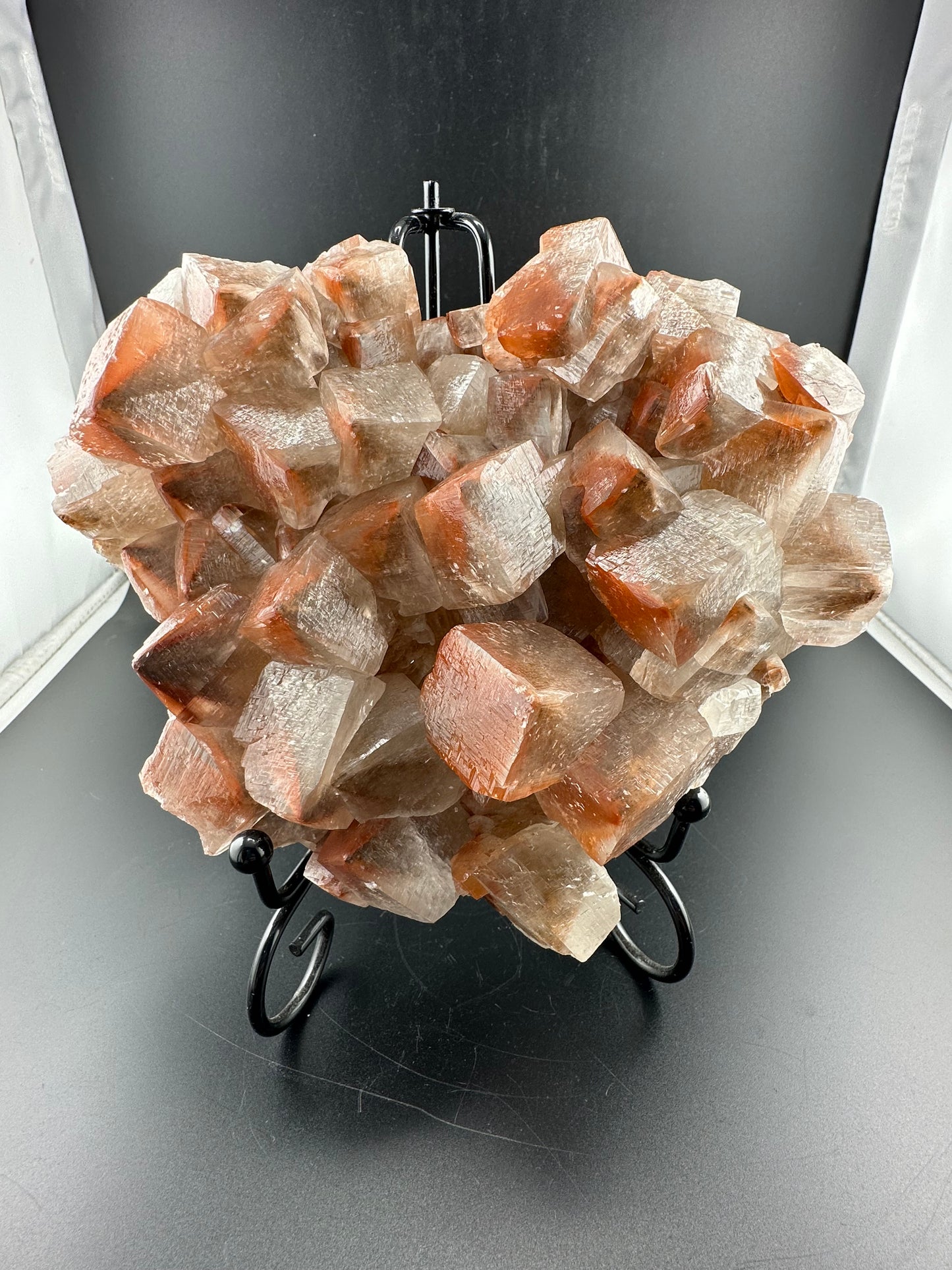 large cubic calcite cluster “heart” from Daye, Hubei, China