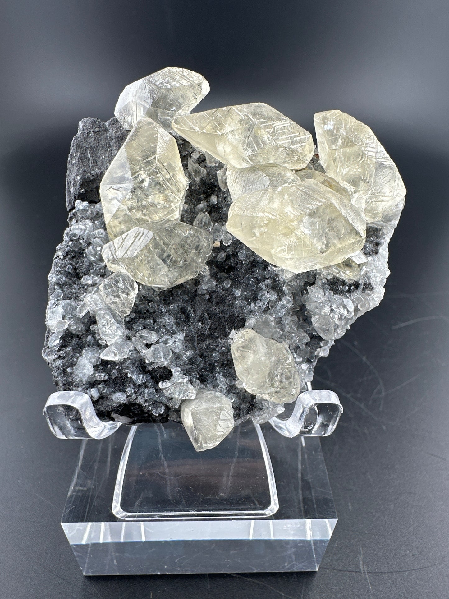 double-terminated, twinned Calcite, Anhui, China.